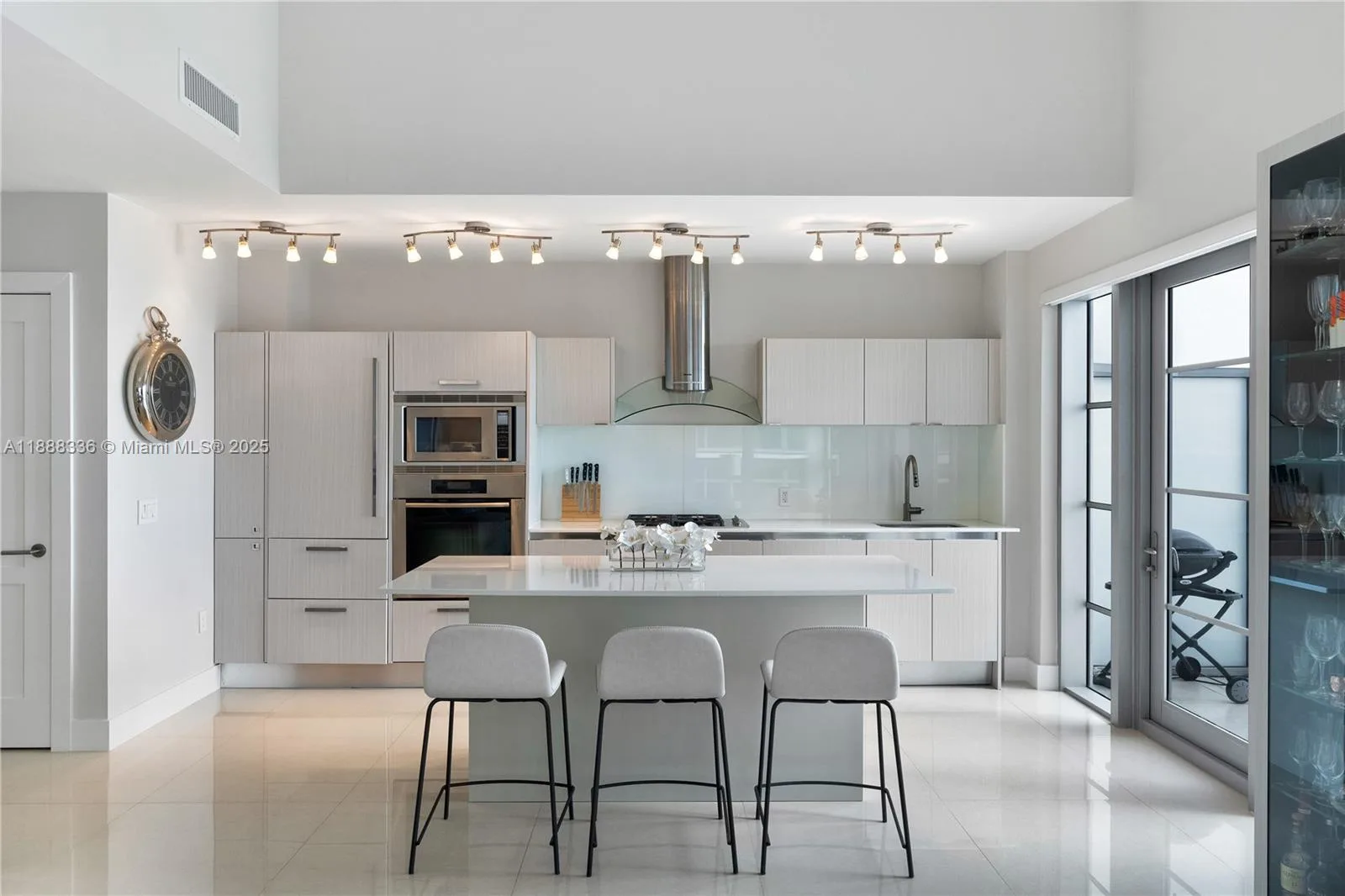 3739 Collins Ave # N-605, Miami Beach, FL 33140 photo 4