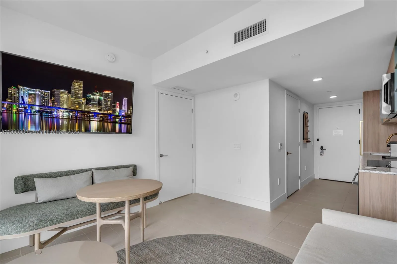 159 NE 6th St # 4514, Miami, FL 33132 photo 3