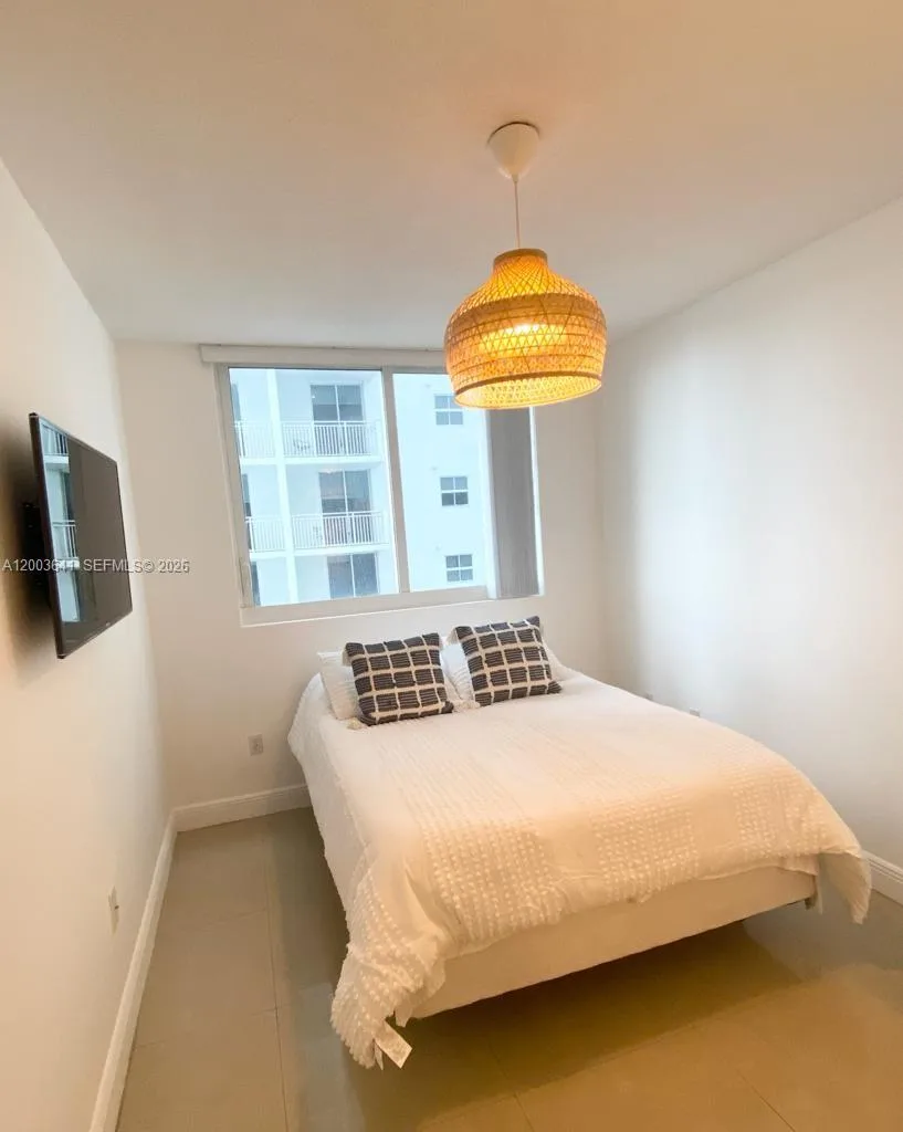 170 SE 14th St # 1504, Miami, FL 33131 photo 2