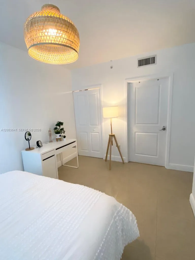 170 SE 14th St # 1504, Miami, FL 33131 photo 4