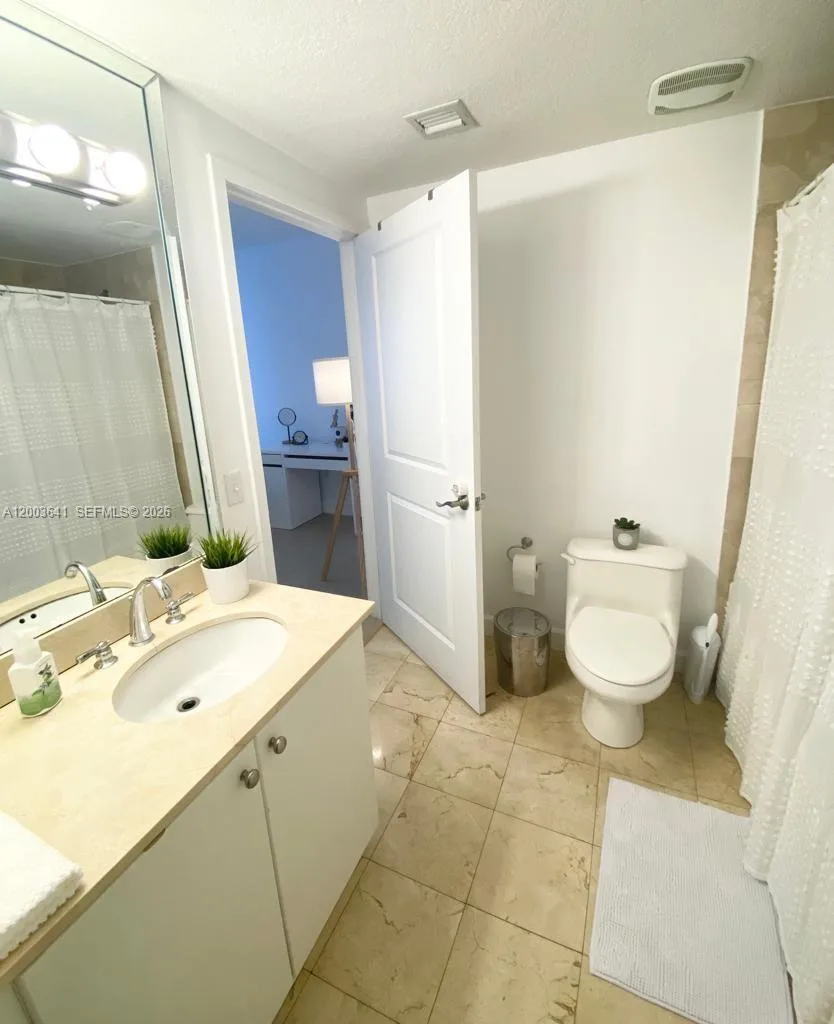170 SE 14th St # 1504, Miami, FL 33131 photo 6