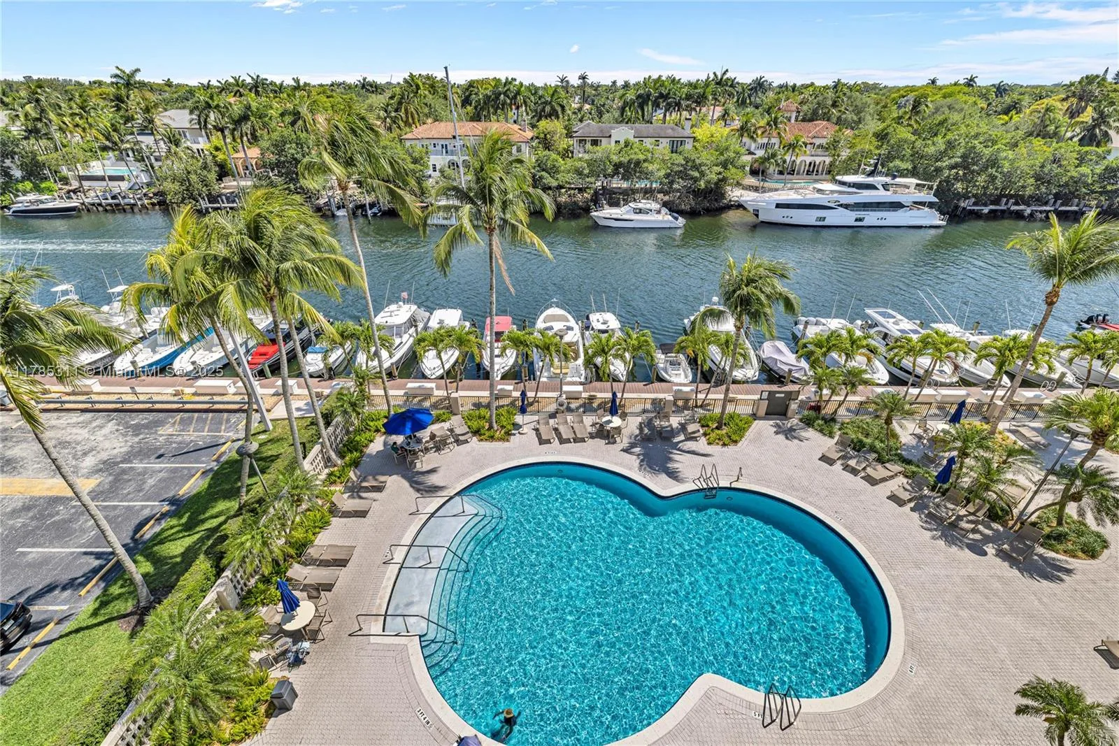 90 Edgewater Dr # 624, Coral Gables, FL 33133