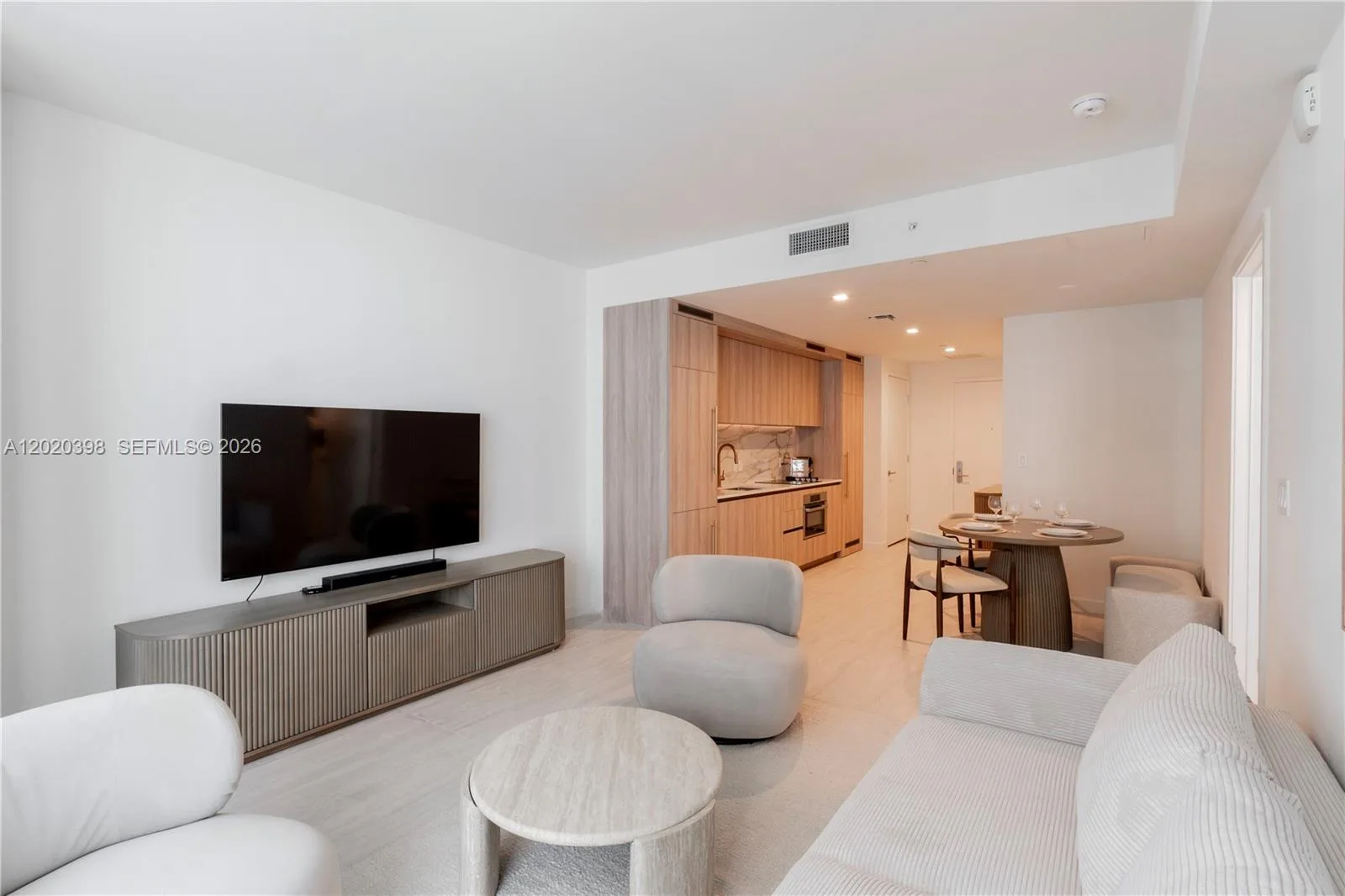 77 SE 5th St # 3308, Miami, FL 33131 photo 3