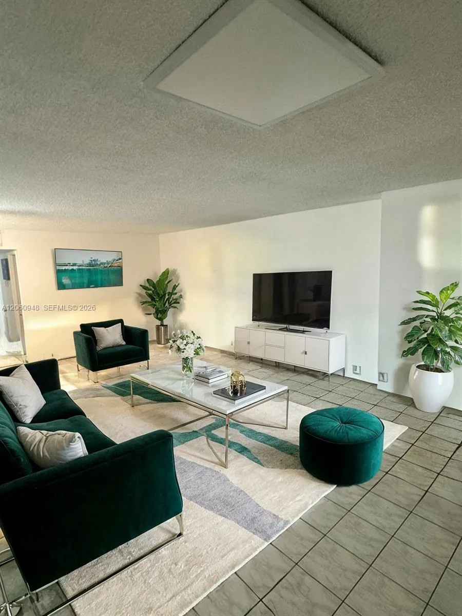 920 NE 199th St # 309-3J, Miami, FL 33179