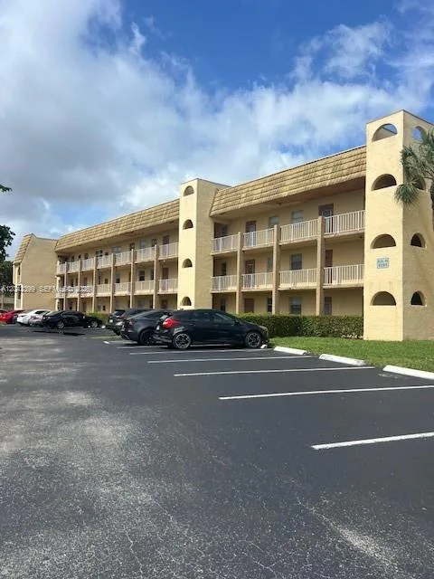 8285 Sunrise Lakes Blvd # 106, Sunrise, FL 33322