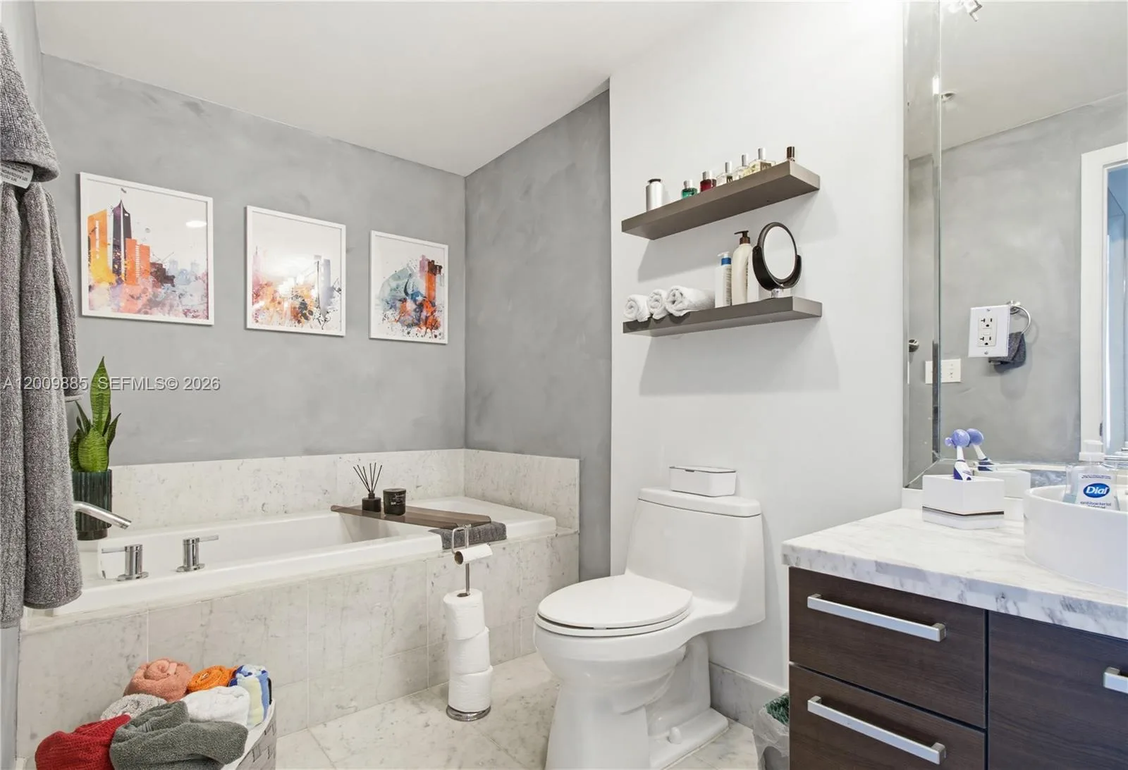 253 NE 2nd St # 2005, Miami, FL 33132 photo 13