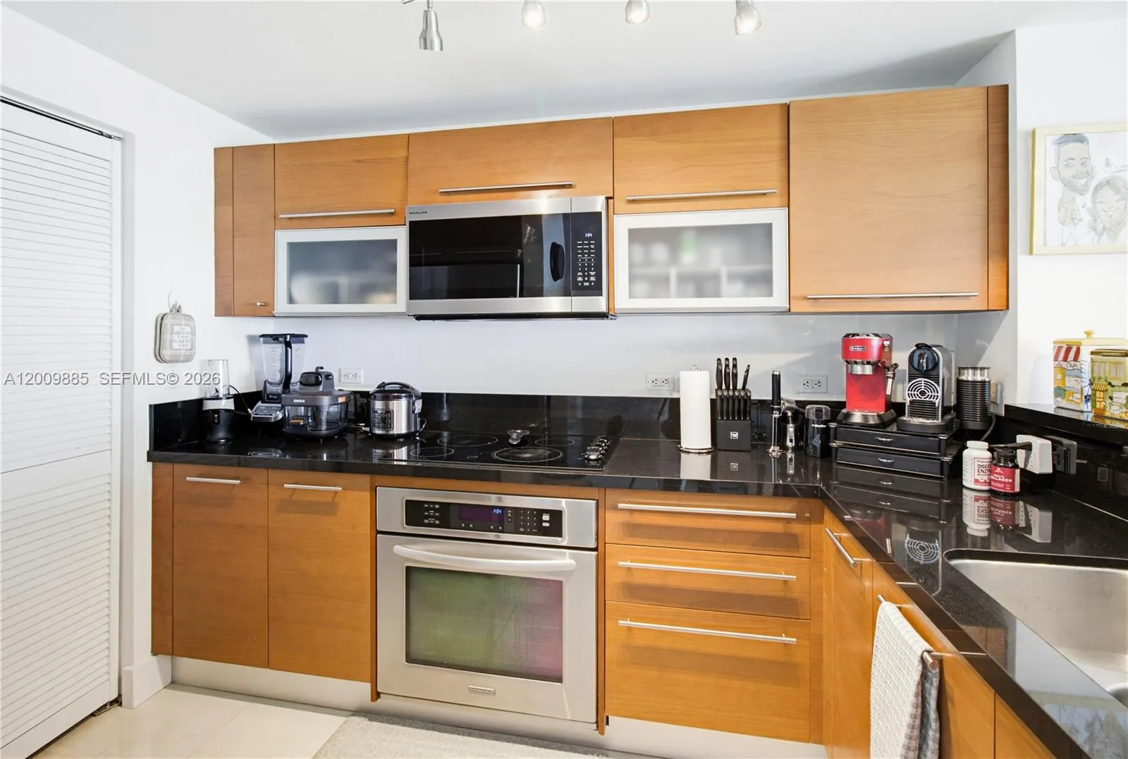 253 NE 2nd St # 2005, Miami, FL 33132 photo 2