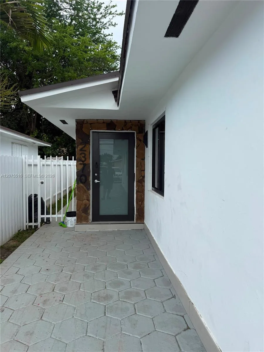 2370 NW 33rd St # 2370, Miami, FL 33142
