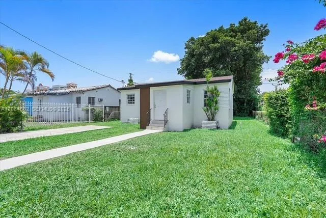 1530 NW 55th St, Miami, FL 33142