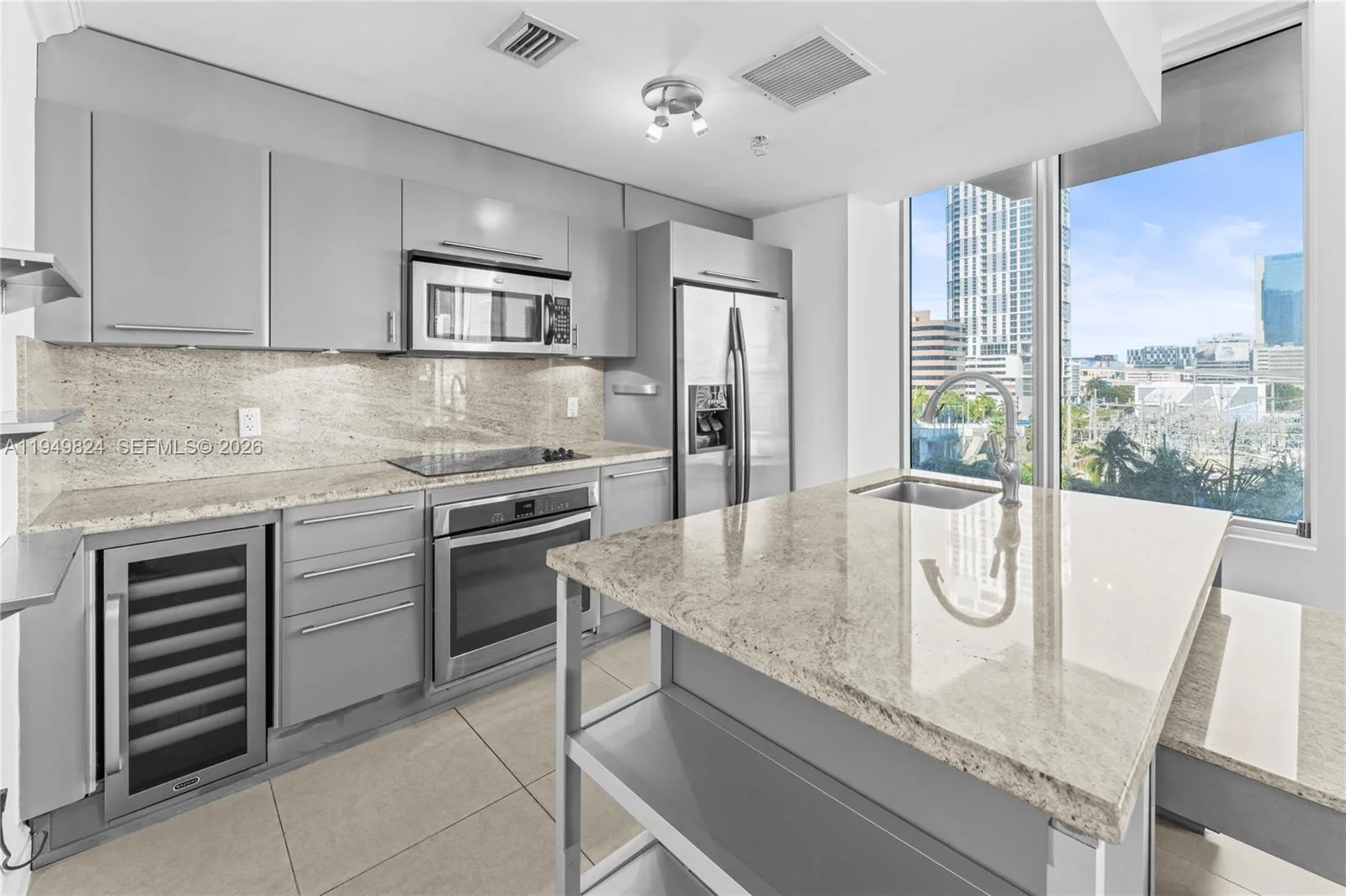 185 SW 7th St # 603, Miami, FL 33130 photo 10