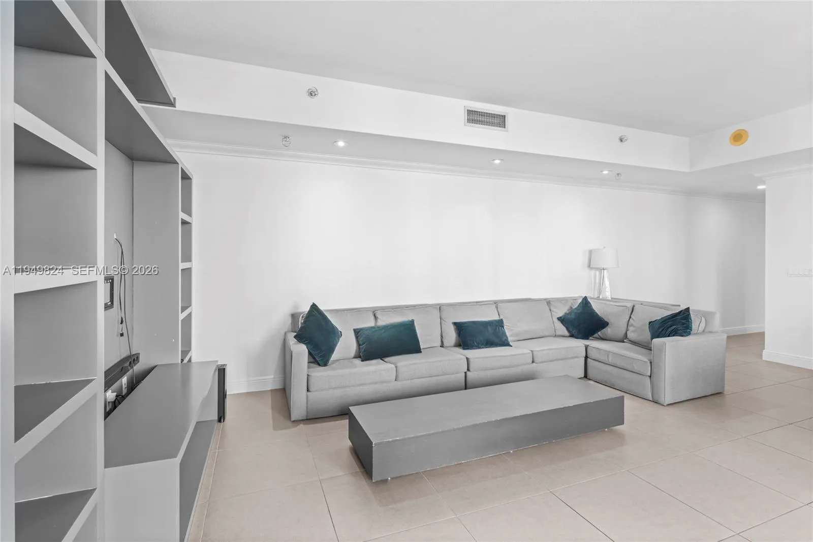 185 SW 7th St # 603, Miami, FL 33130 photo 12