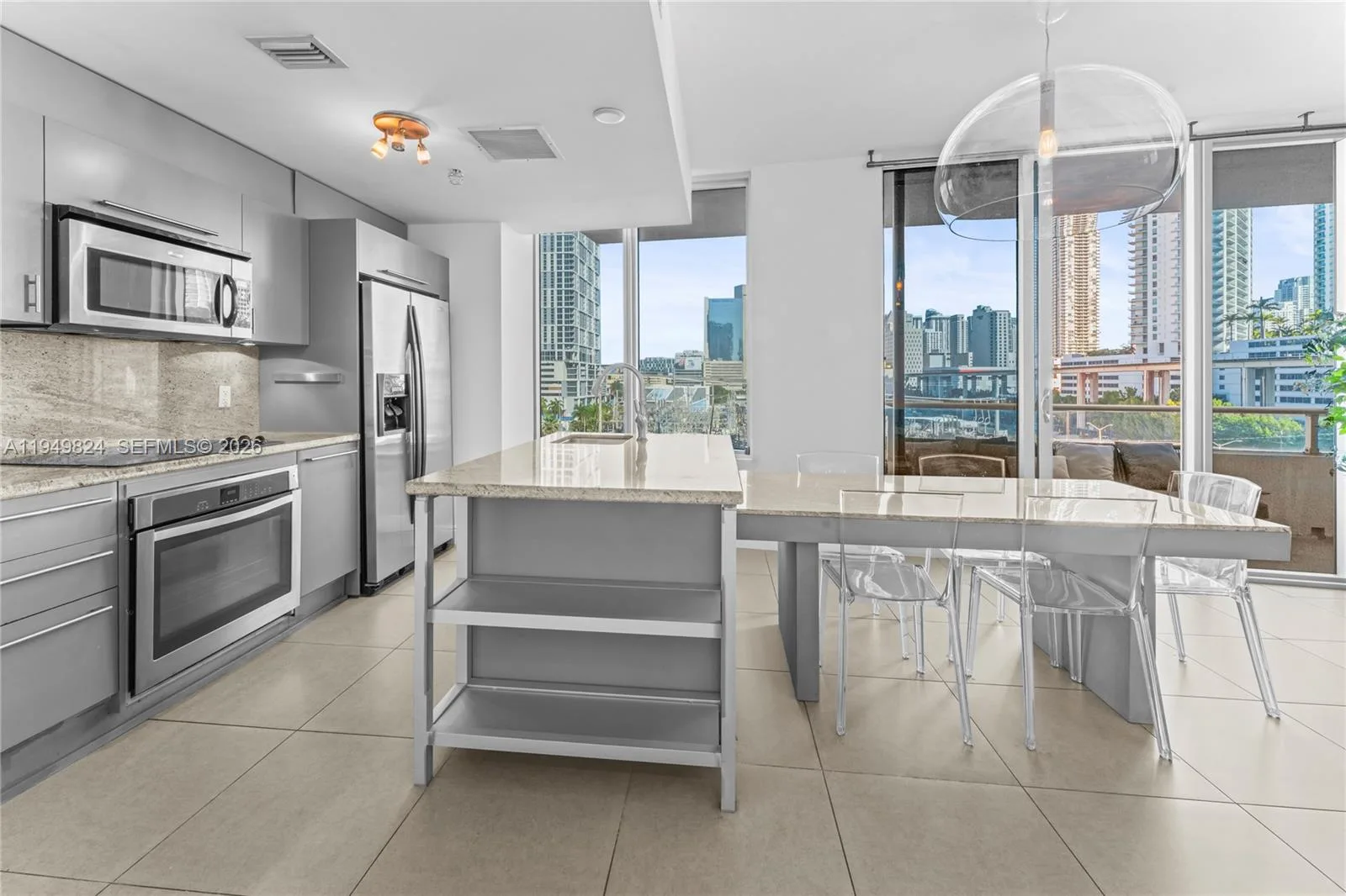 185 SW 7th St # 603, Miami, FL 33130 photo 4