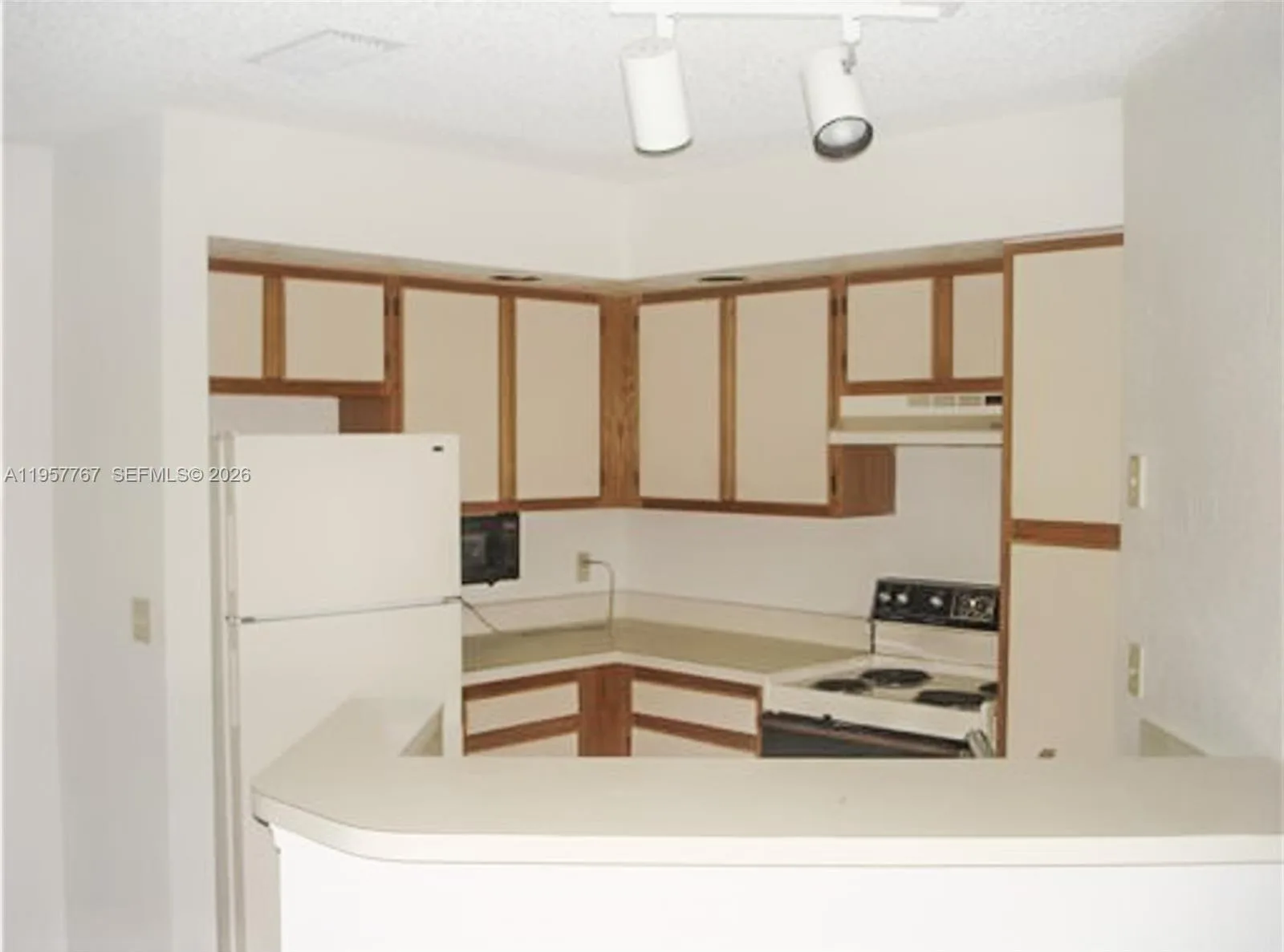 3300 N Pinewalk Dr N # 1915, Margate, FL 33063 photo 2