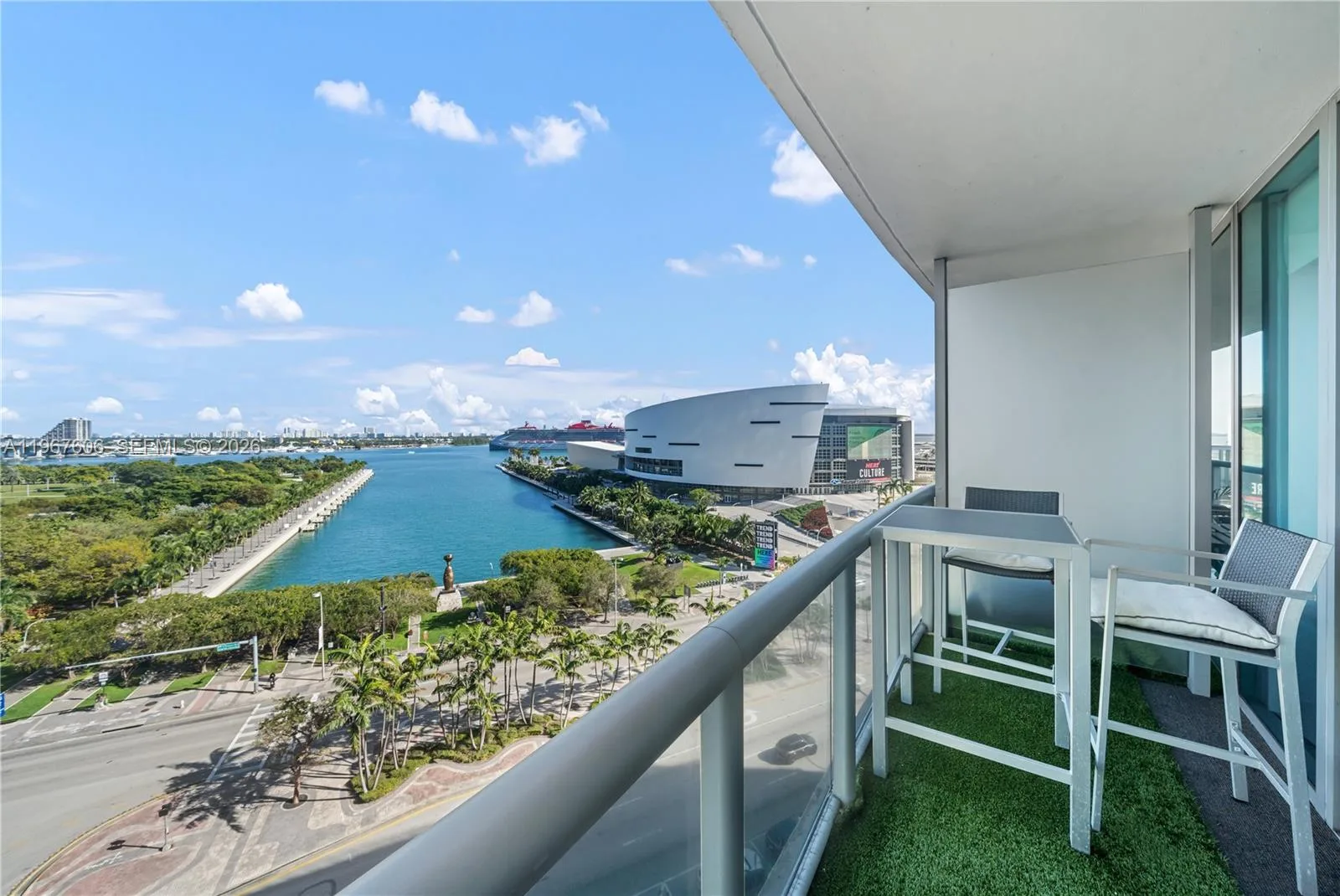 888 Biscayne Blvd # 910, Miami, FL 33132