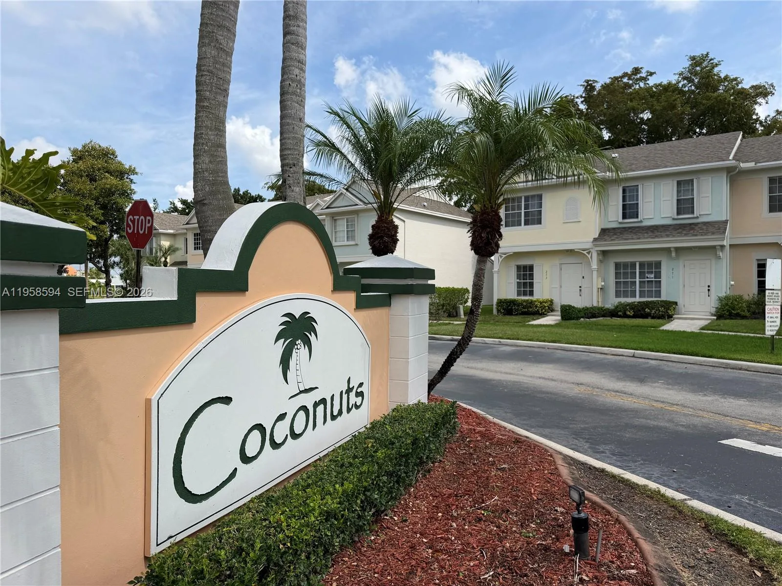 271 Duval Ct, Weston, FL 33326