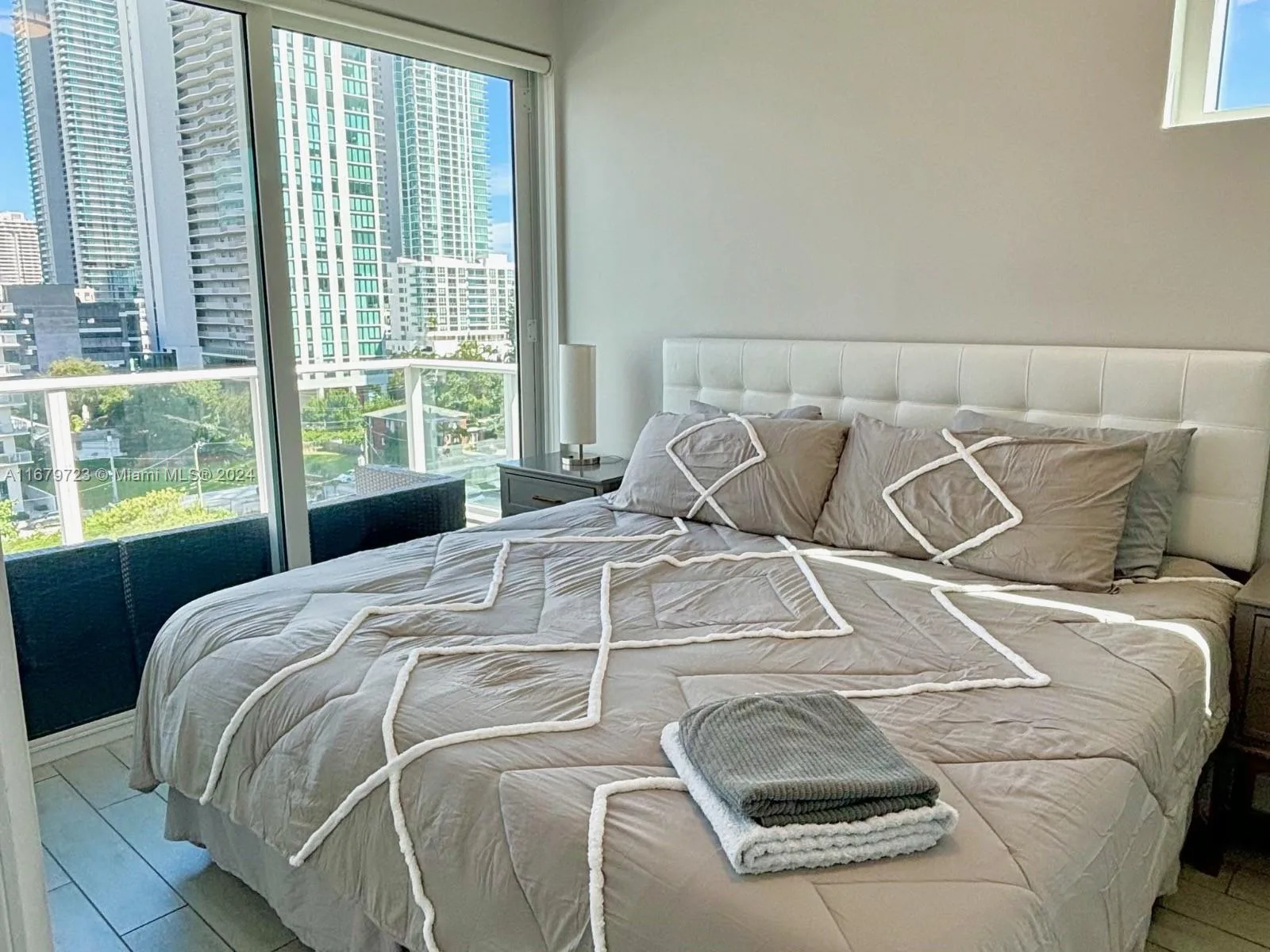 321 NE 26th St # 817, Miami, FL 33137 photo 4