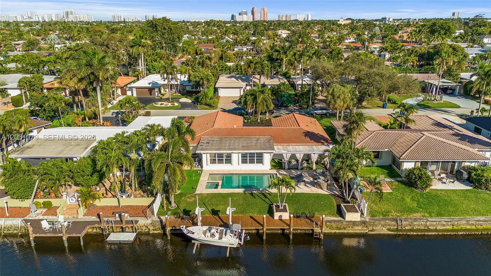 2207 NE 16th Ave, Wilton Manors, FL 33305 photo 4