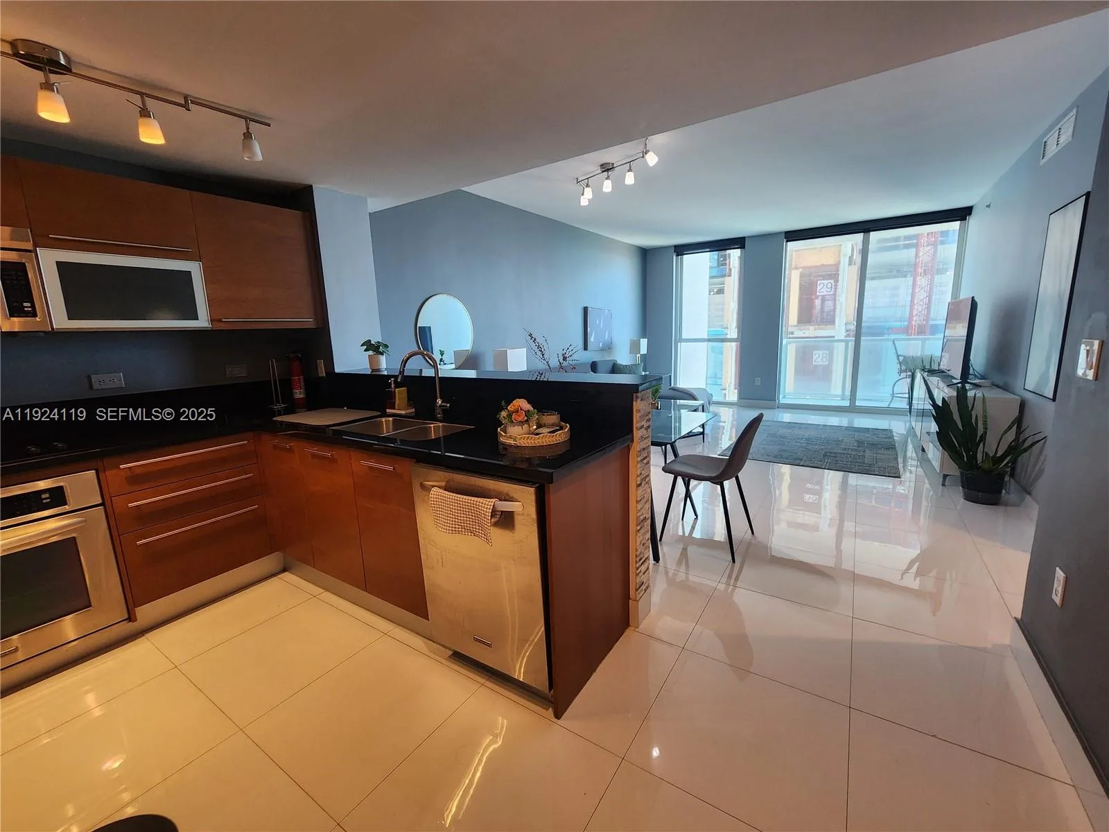244 Biscayne Blvd # 3006, Miami, FL 33132 photo 4