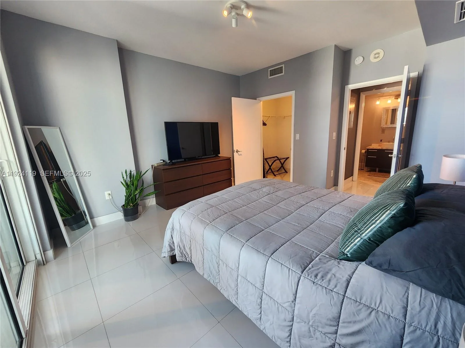 244 Biscayne Blvd # 3006, Miami, FL 33132 photo 7