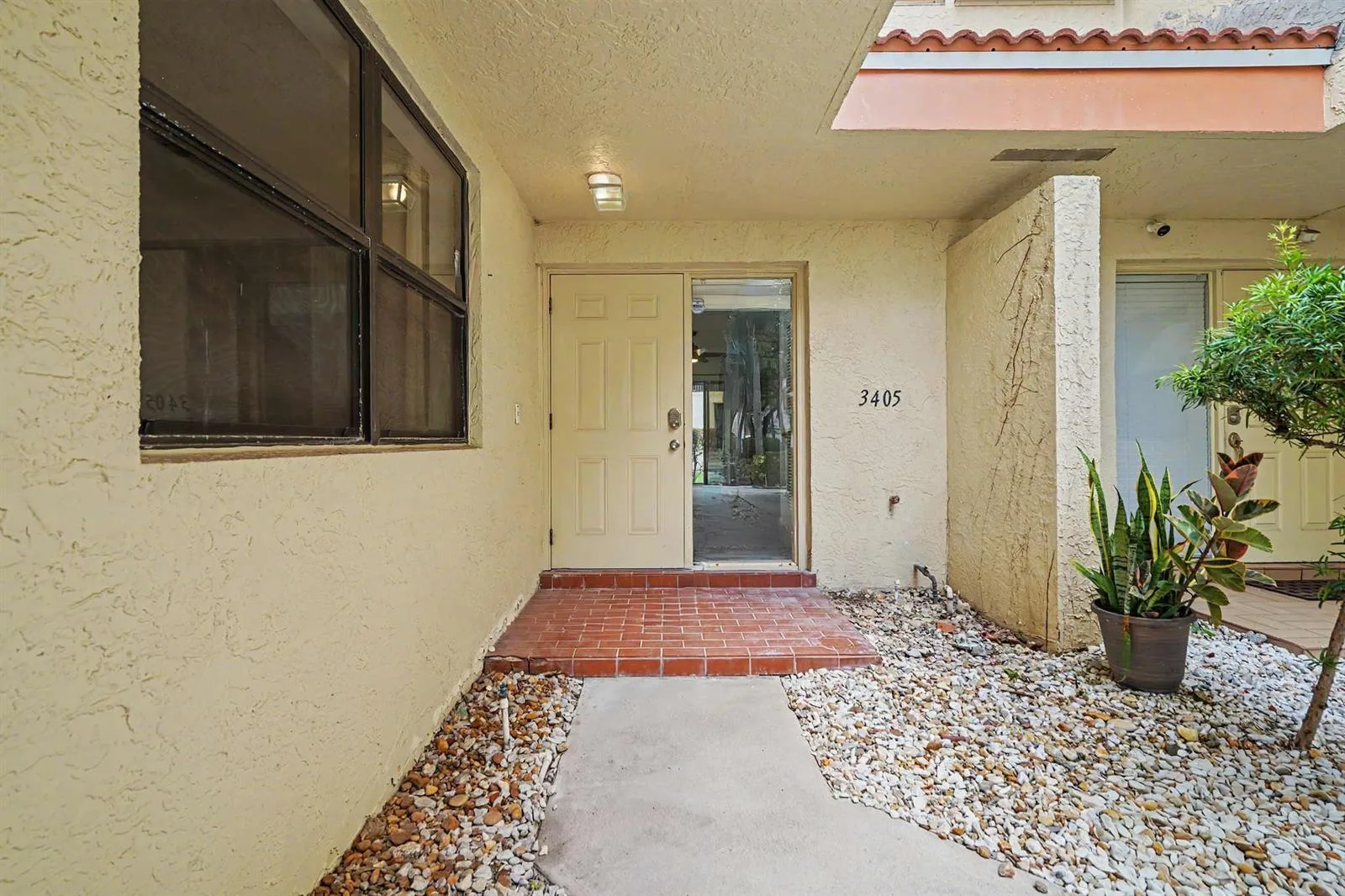 3405 EMERALD OAKS Drive # 207, Hollywood, FL 33021 photo 4