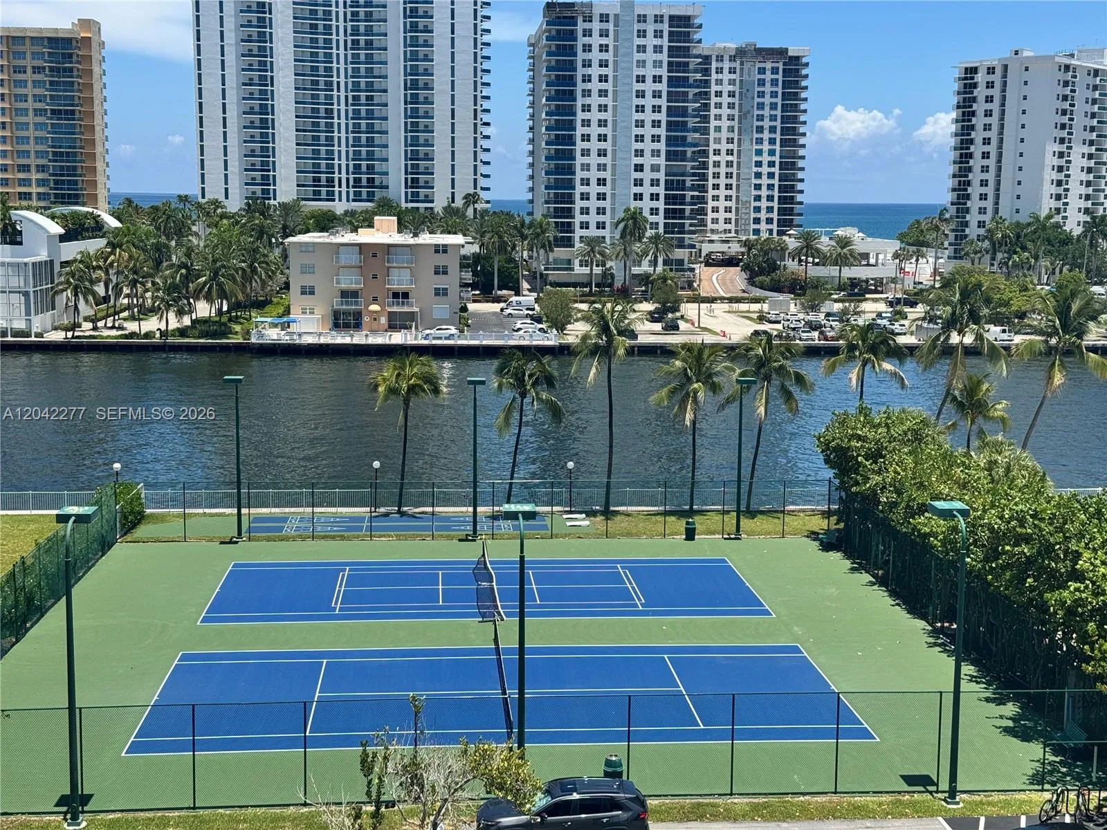1000 Parkview Dr # 726, Hallandale Beach, FL 33009