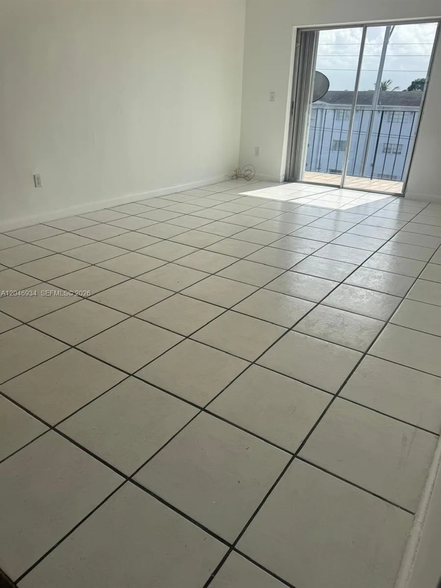 13725 NE 6th Ave # 402, North Miami, FL 33161 photo 2