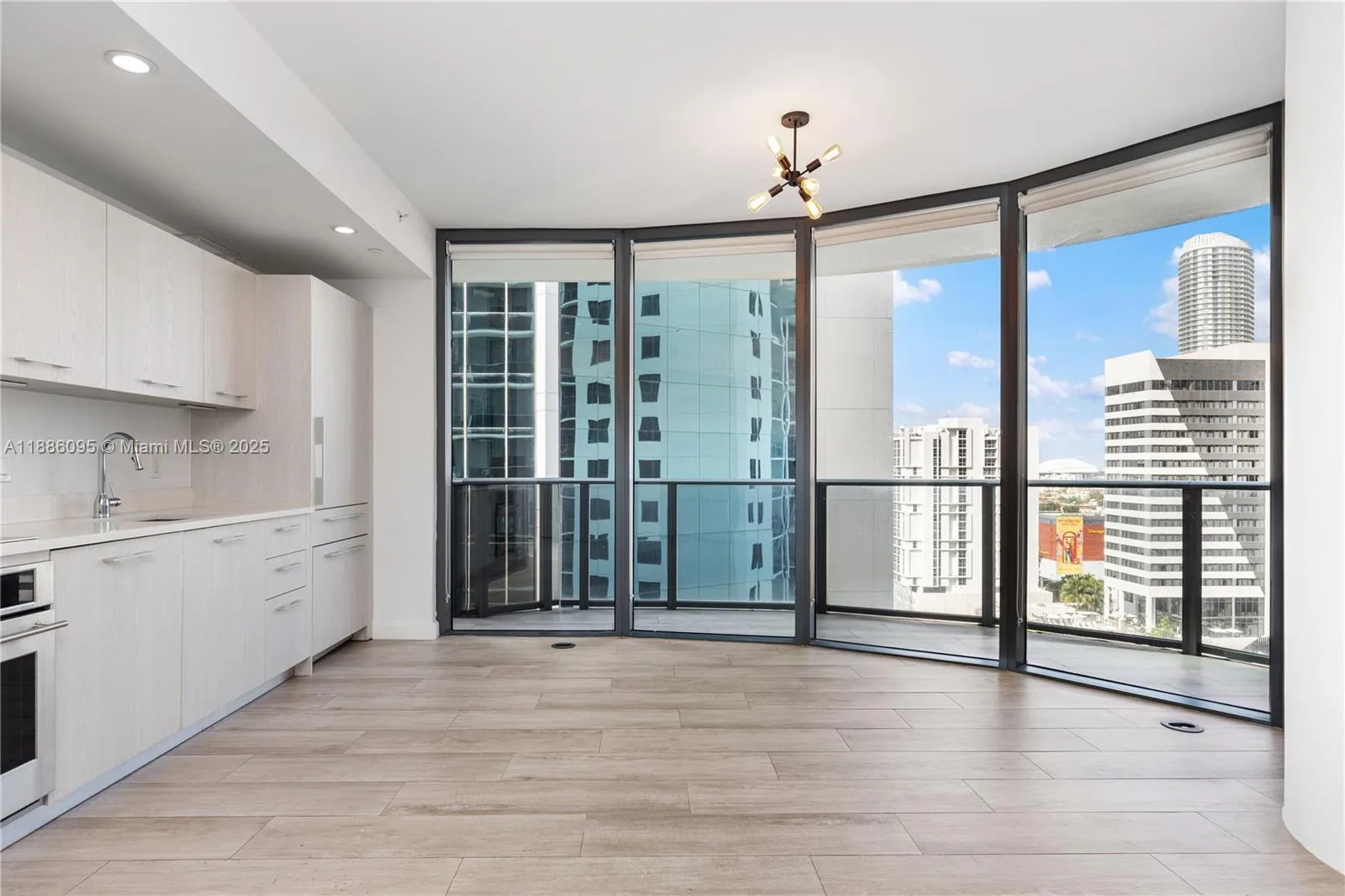 55 SW 9th St # 1608, Miami, FL 33130 photo 4