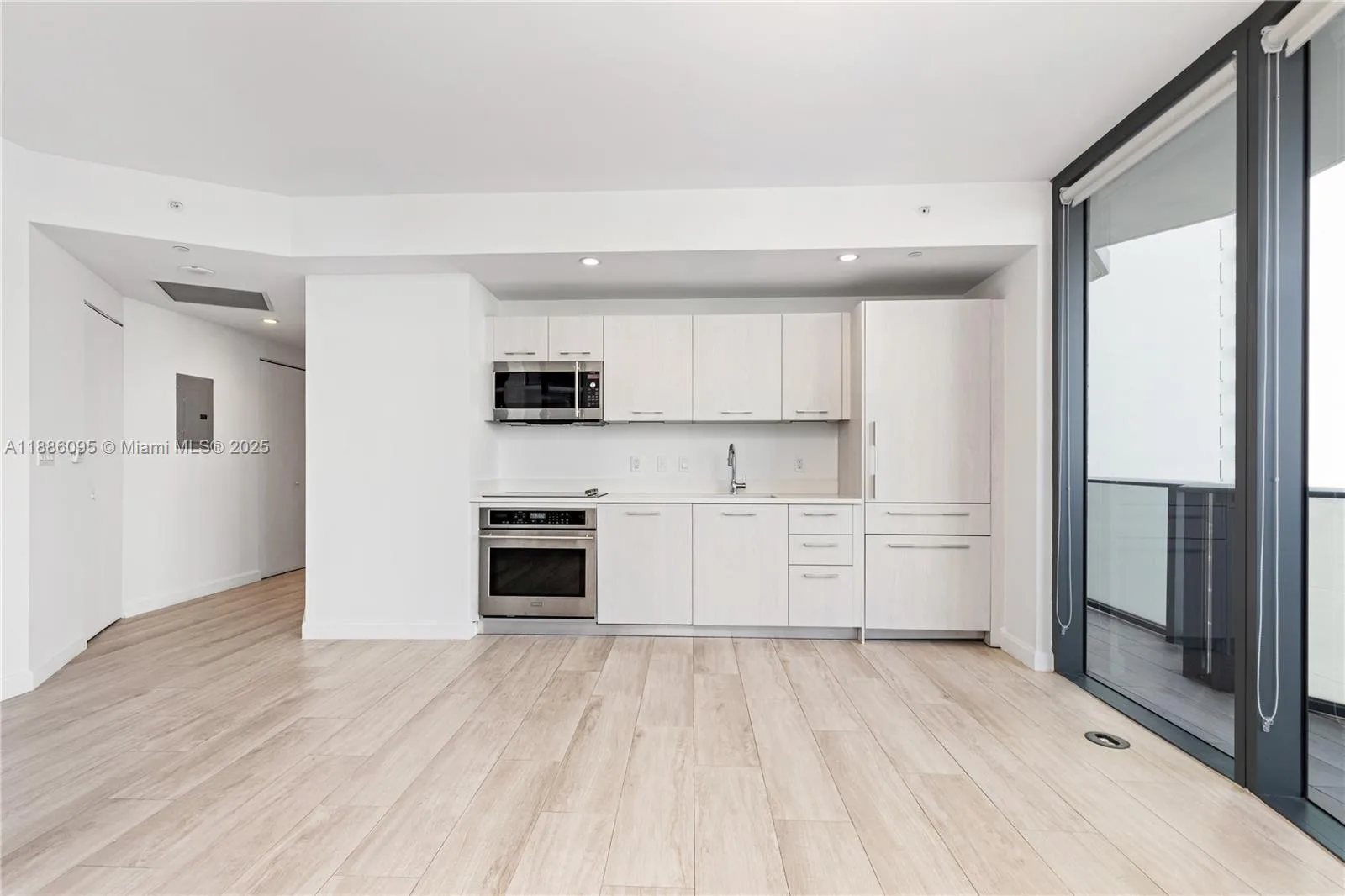 55 SW 9th St # 1608, Miami, FL 33130 photo 6