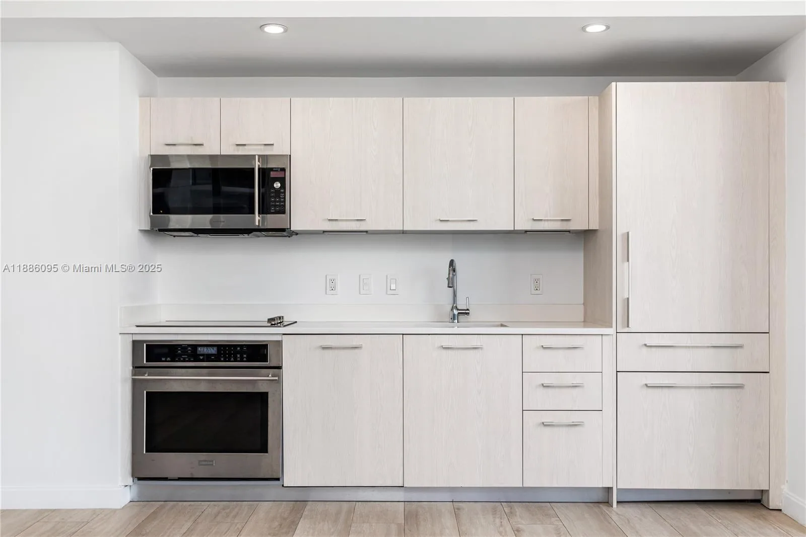 55 SW 9th St # 1608, Miami, FL 33130 photo 7