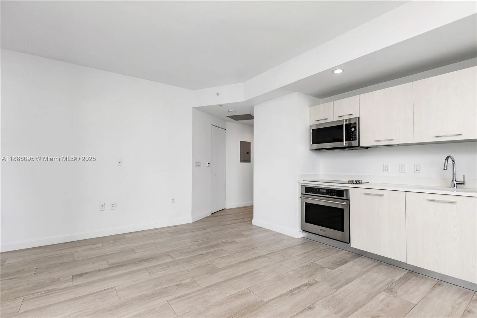 55 SW 9th St # 1608, Miami, FL 33130 photo 8