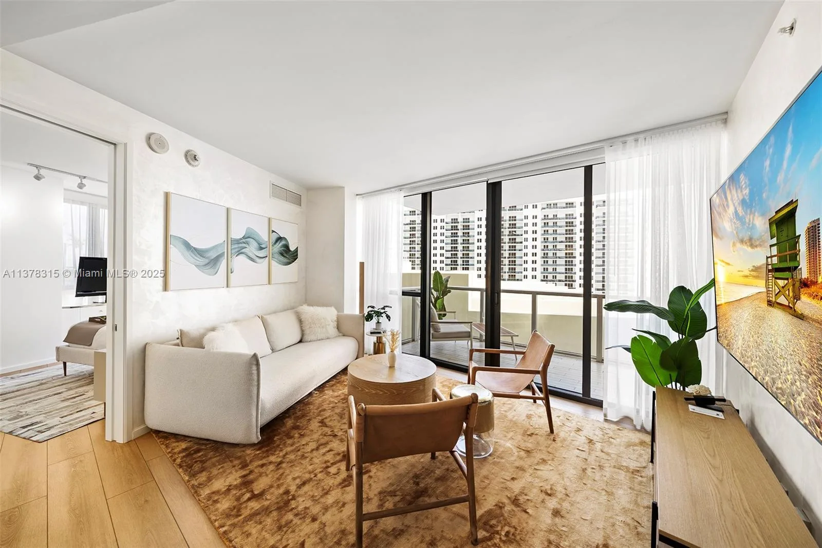 2201 Collins Ave # 811, Miami Beach, FL 33139