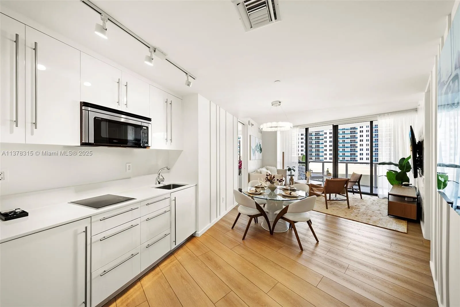 2201 Collins Ave # 811, Miami Beach, FL 33139 photo 8