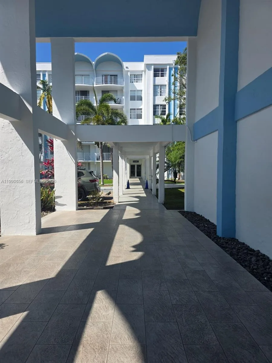 486 NW 165th St Rd # B-405, Miami, FL 33169 photo 4