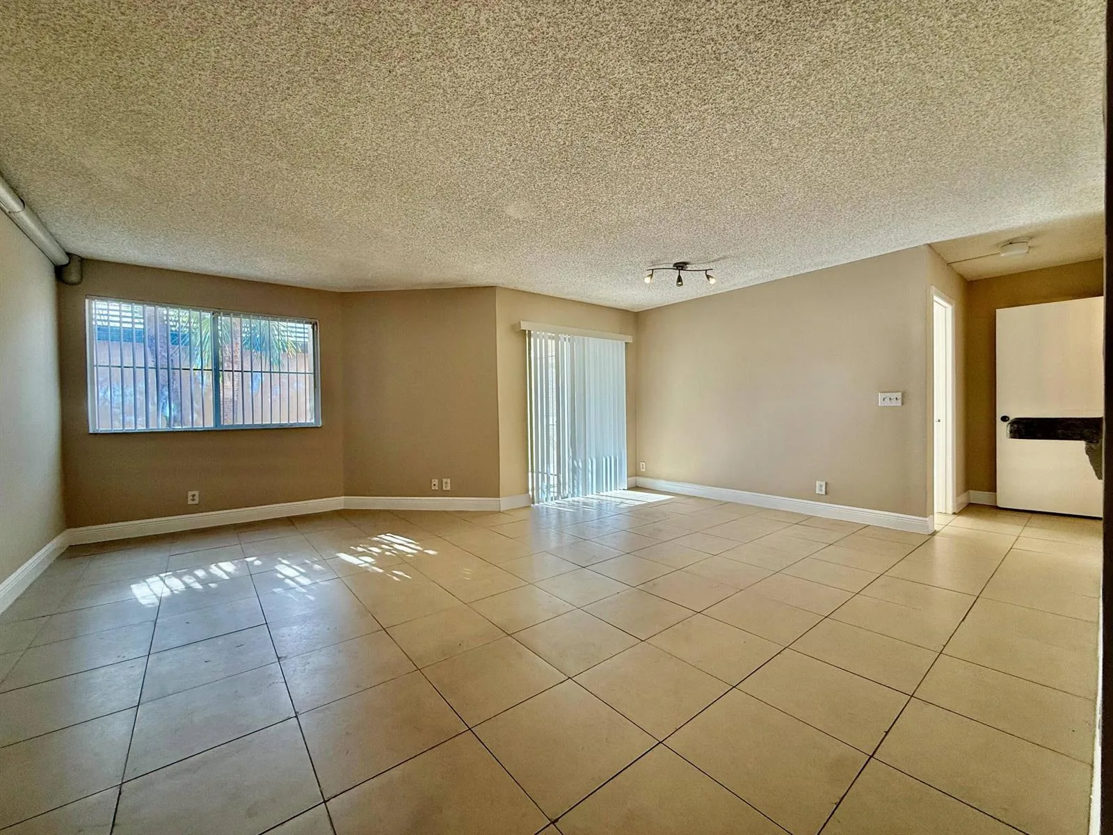 9901 Westview Drive # 324, Coral Springs, FL 33076 photo 2