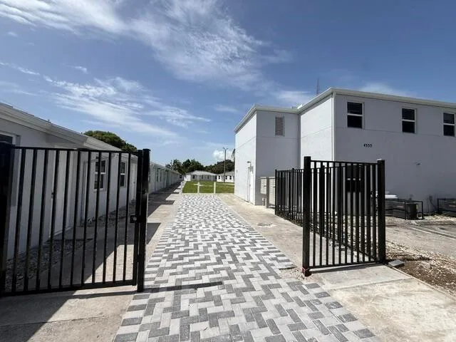 4393 Windsor Avenue # 22, West Palm Beach, FL 33407 photo 2