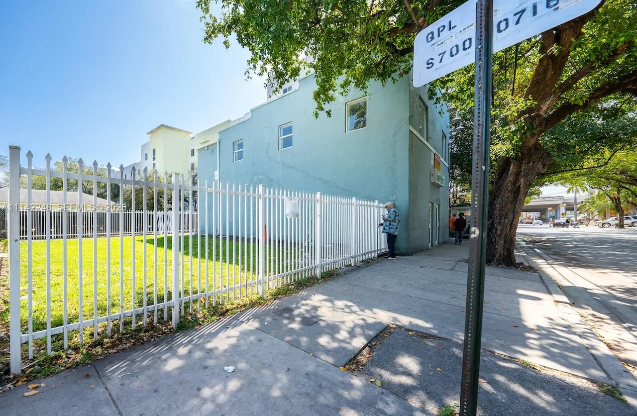 1525-27 NW 3rd Ave, Miami, FL 33136 photo 11