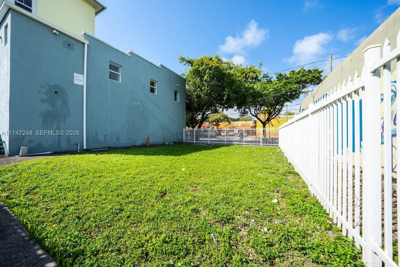 1525-27 NW 3rd Ave, Miami, FL 33136 photo 2
