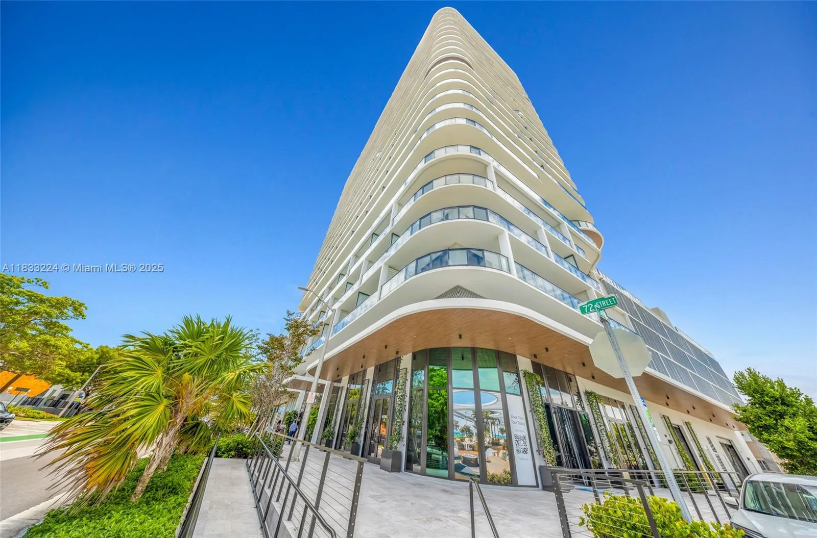 580 72 # 910, Miami Beach, FL 331441 photo 2