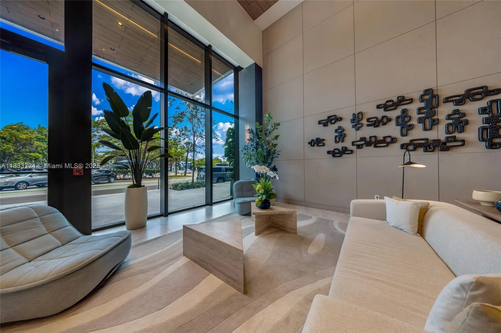 580 72 # 910, Miami Beach, FL 331441 photo 4