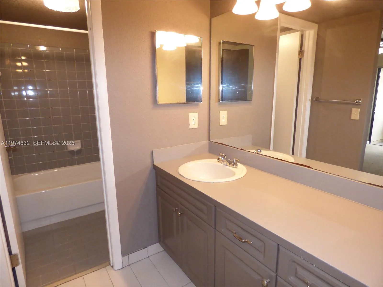 20140 NE 3rd Ct # 1, Miami, FL 33179 photo 5