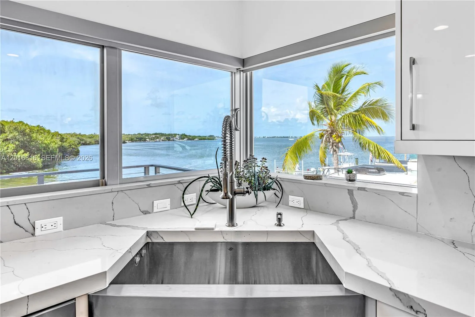 325 Calusa, Key Largo, FL 33037 photo 4