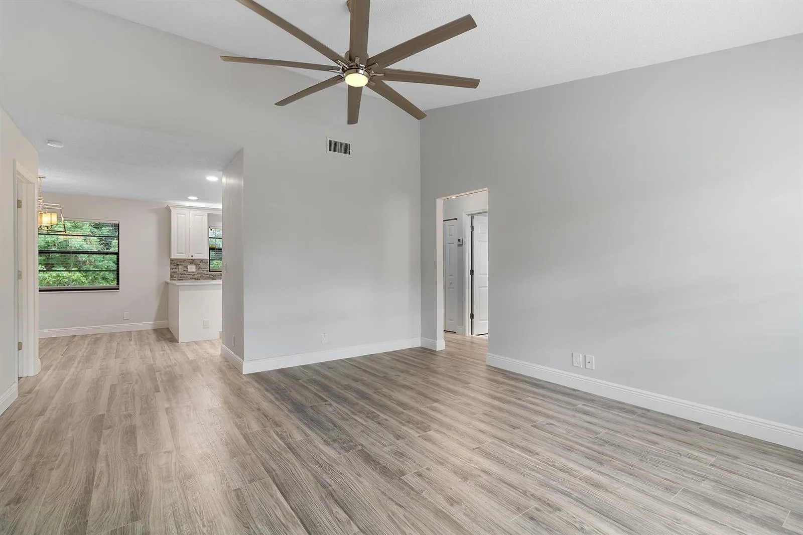 9 Vía De Casas Norte, Boynton Beach, FL 33426 photo 3