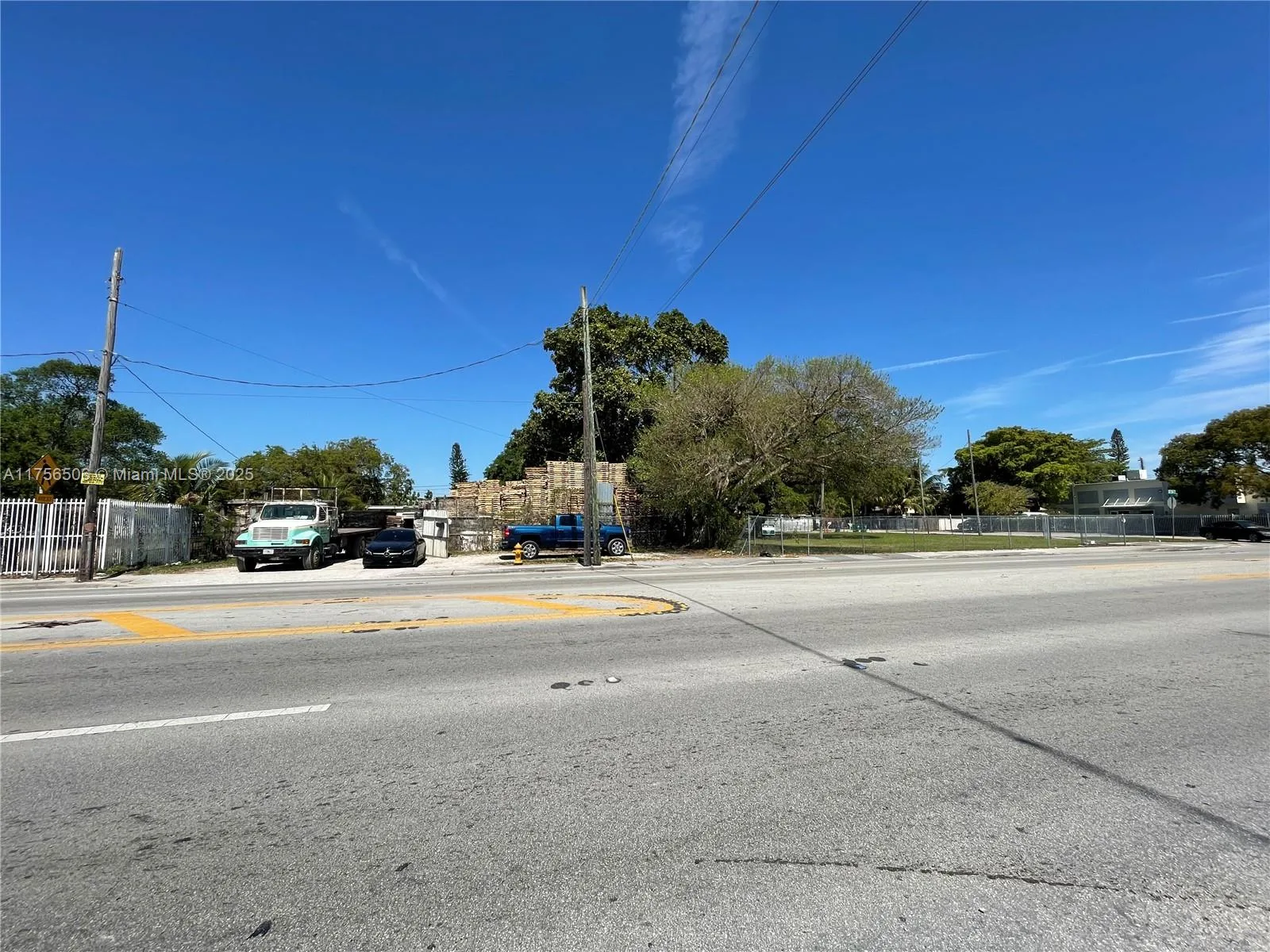 3013 NW 54th St, Miami, FL 33142 photo 2