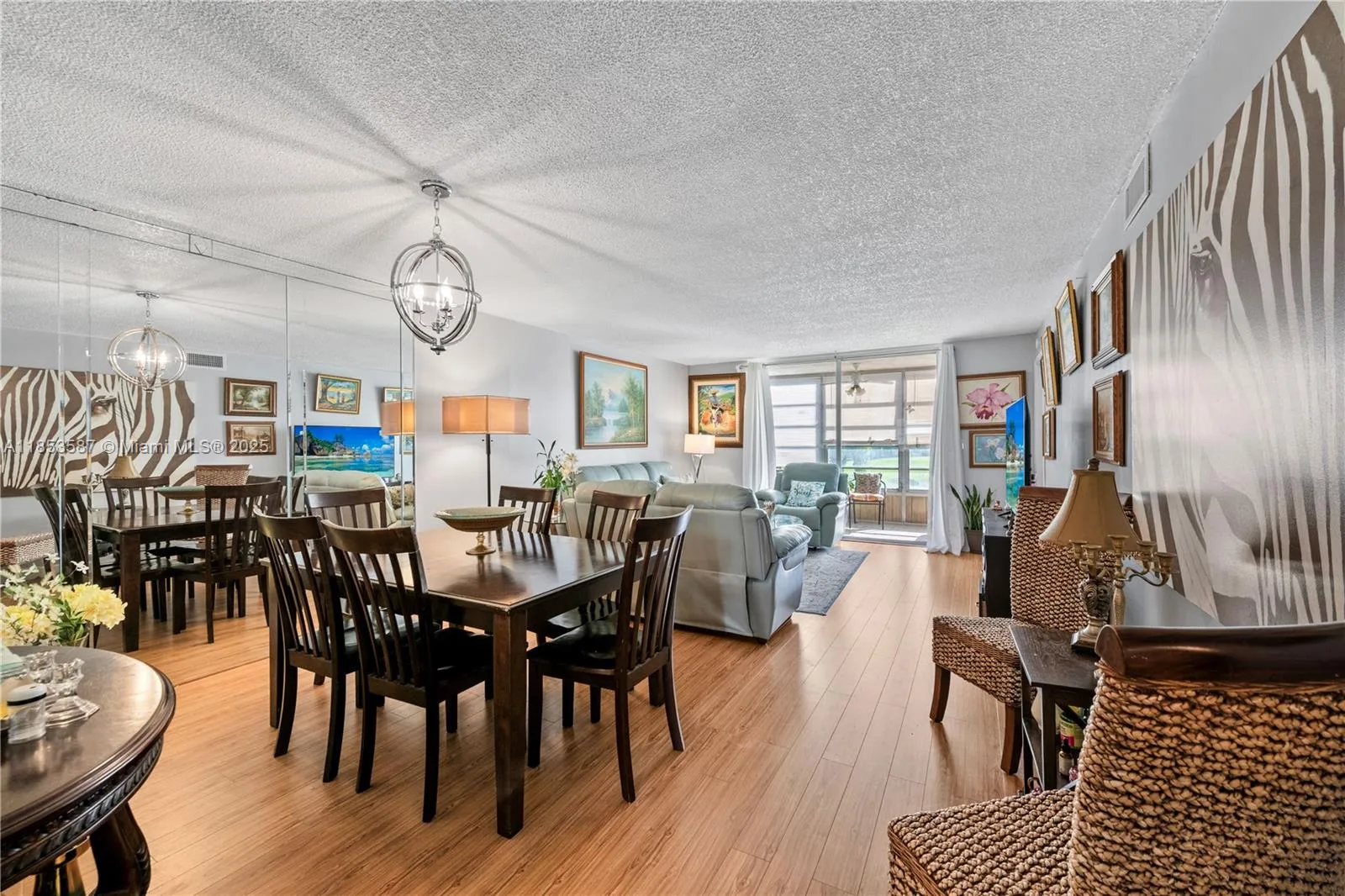 9461 Sunrise Lakes Blvd # 207, Sunrise, FL 33322
