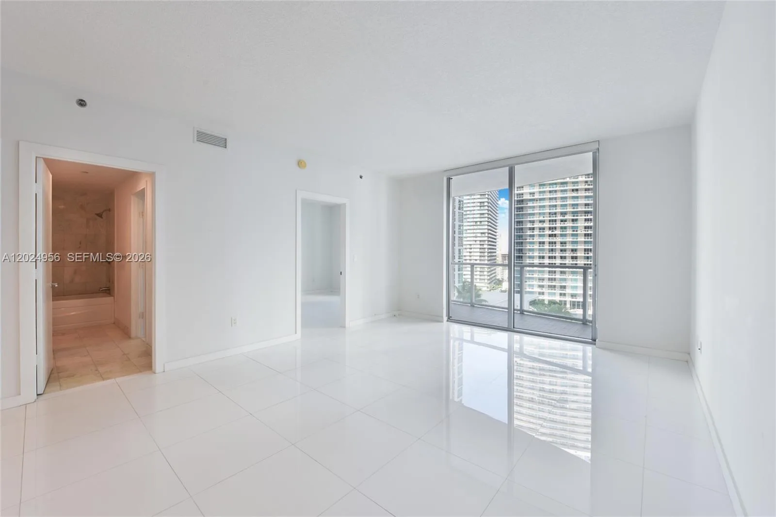 1060 Brickell Ave # 1715, Miami, FL 33131 photo 3
