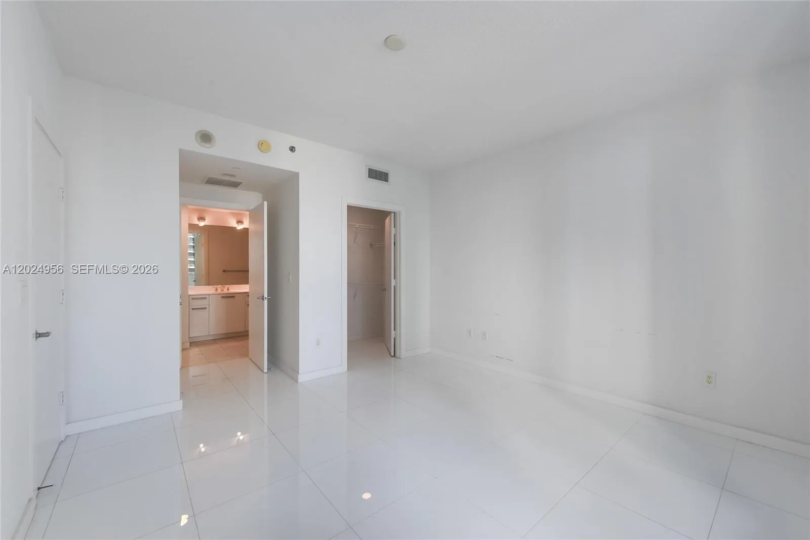 1060 Brickell Ave # 1715, Miami, FL 33131 photo 6