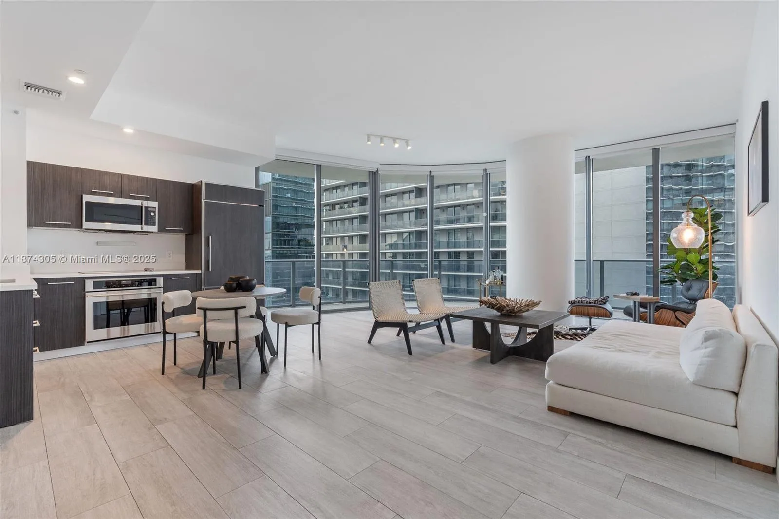 45 SW 9th St # 4301, Miami, FL 33130