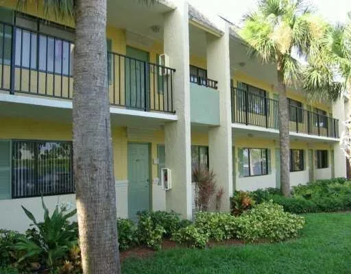 1205 Meadows Circle, Boynton Beach, FL 33436