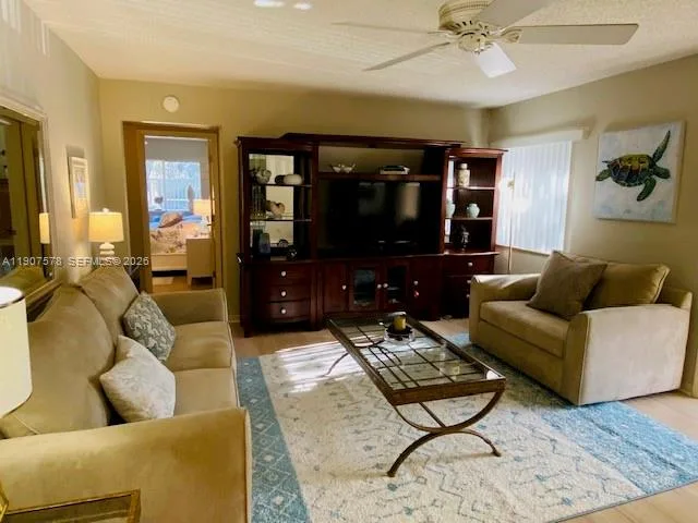 442 Pine Glen Ln # D-2, Green Acres, FL 33463