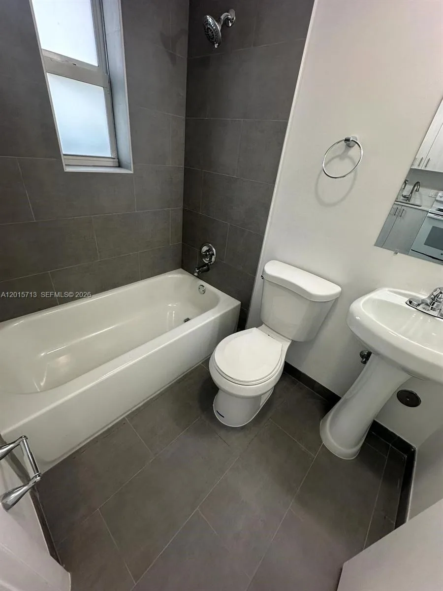 1535 NW 1st Pl # 10, Miami, FL 33136 photo 4